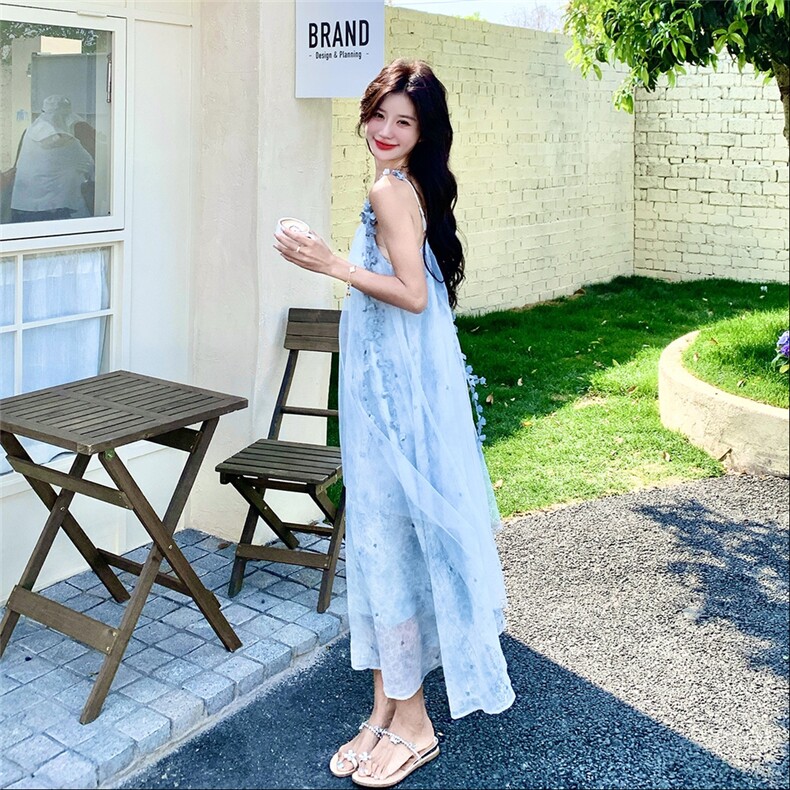 浅蓝色网纱拼接连衣裙女夏季2025法式超仙立体花朵肩带设计吊带裙,女装连衣裙,千寻