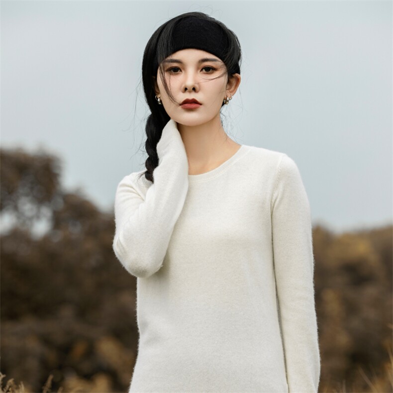 2025百搭时尚简约常规女圆领羊绒衫图片