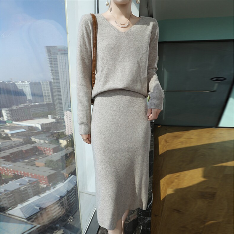 2025秋新款羊毛衫女V领宽松毛衣保暖羊绒针织半身裙两件套，女装套装/套裙，君贝羊绒