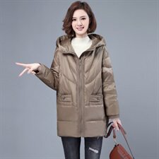 2020冬季新款简约时尚保暖舒适中长款连帽羽绒服，女装羽绒服，深水步