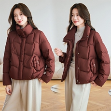 现货2025年冬季短款无帽保暖厚款90白鸭绒立领羽绒服，女装羽绒服，深妍伊美