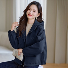 现货!2025年冬季时尚休闲连帽刺绣加绒加厚女外套，女装棉衣/棉服，依恋蒂丝