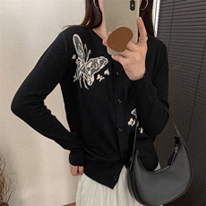 黑色