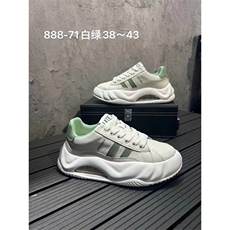 白绿色