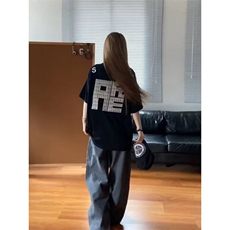 黑色