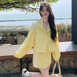休闲运动黄色防晒半身裙套装女夏2025新款两件套小个子爆款巨好看图片