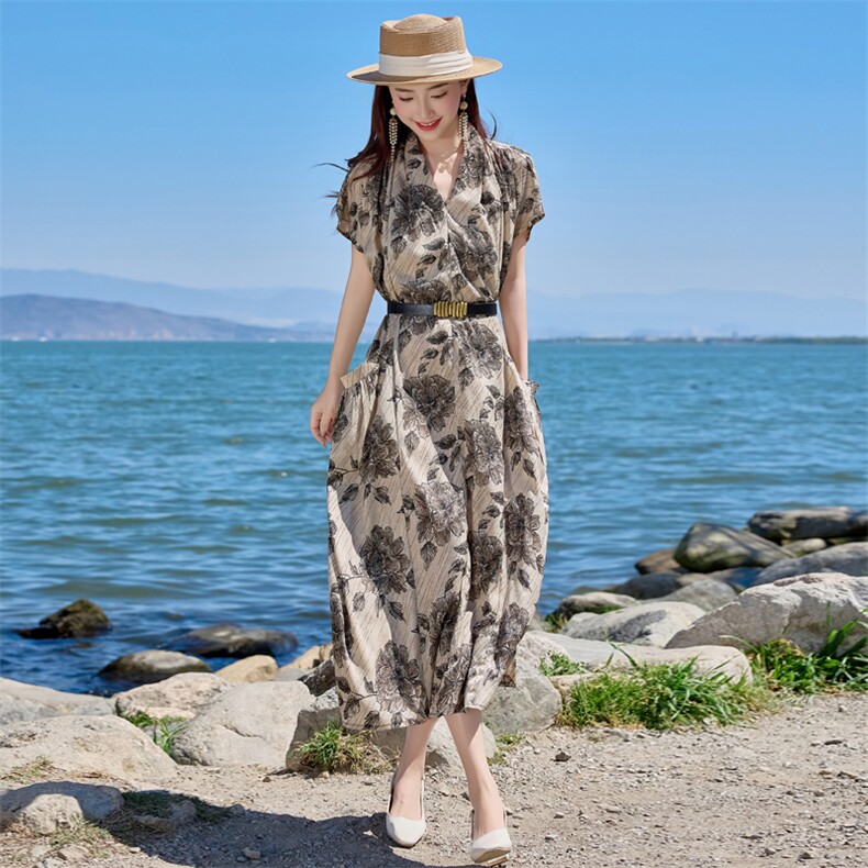 年轻妈妈夏装连衣裙2025新款中老年女装贵夫人夏季印花收腰裙子图片