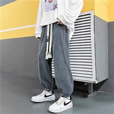 灰色