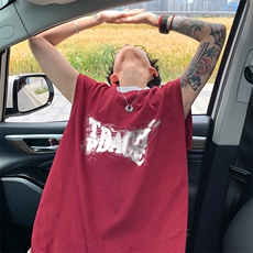 酒红色