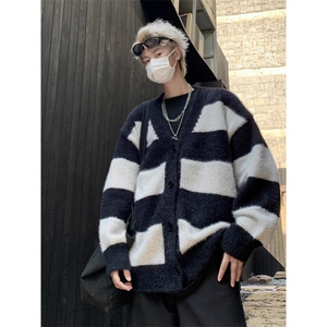 美式撞色V领开衫毛衣男慵懒风潮牌宽松条纹仿水貂绒针织情侣外套图片