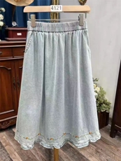 2025年秋季时尚百搭通勤简约休闲刺绣花边牛仔伞裙，女装半身裙，湘姗