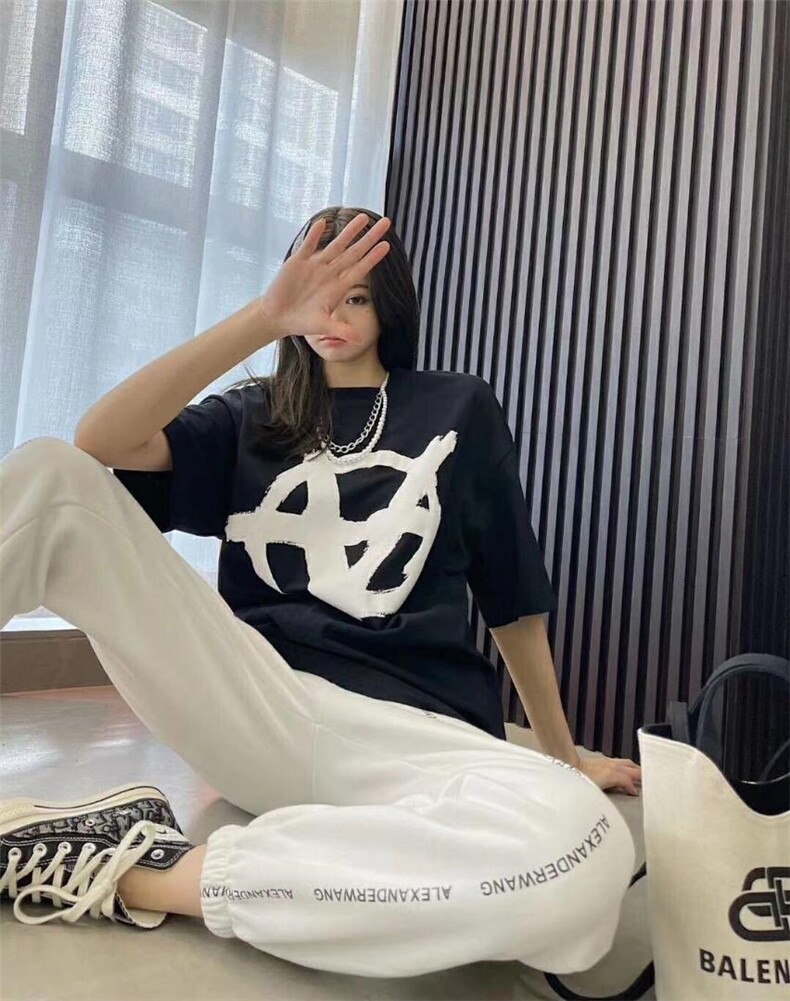 潮牌大板T恤～黑，白～，女装T恤，LOVELS
