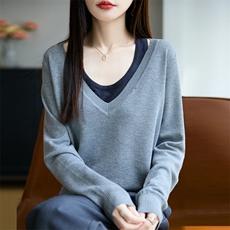 时尚百搭简约v领假两件针织衫，女装针织衫/毛衣，暖娇绒包芯纱店