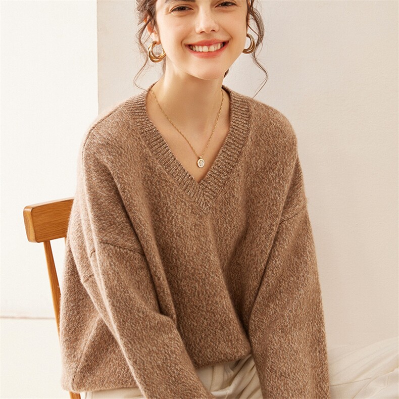 高级感~无缝一体山羊绒衫女v领毛衣2024秋新款冬季宽松纯色打底衫，女装羊绒衫，兴泰羊绒