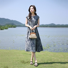 高端无袖碎花天丝雪纺连衣裙女2025夏季新款宽松显瘦印花度假裙子，女装连衣裙，凝聚力
