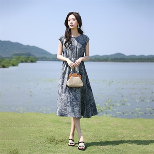 高端无袖碎花天丝雪纺连衣裙女2025夏季新款宽松显瘦印花度假裙子图片