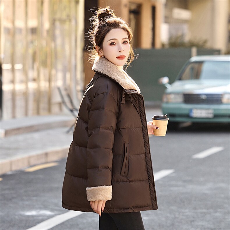 免洗PU皮羽绒服女中长款2026冬新款羊羔毛拼接翻领保暖白鸭绒外套,女装羽绒服,沐七七