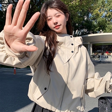 现货秋装堆堆帽设计冲锋衣宽松连帽短外套2C050-1163-P135K188，女装短外套，2C050