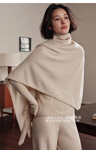 2025轻盈保暖柔软舒适手感顺滑质地细密围巾图片