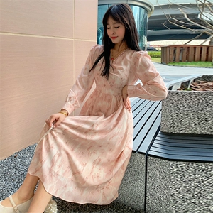 现货2024年春季网红新款女时尚潮流法式印花连衣裙图片