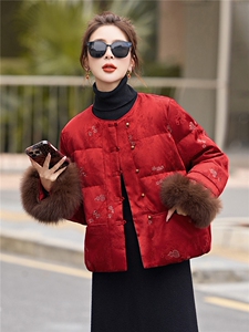 现货。现货。2025年冬季短款刺绣真狐狸毛羽绒服图片