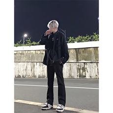 黑色