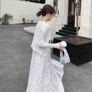 白色温柔风碎花吊带连衣裙套装女2025夏日绝美穿搭蕾丝开衫两件套图片