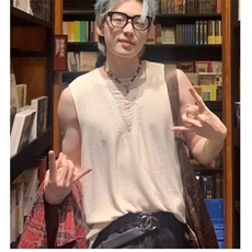 慵懒薄款小众镂空V领设计无袖针织背心男宽松美式复古套头上衣服，男装T恤，星座506A