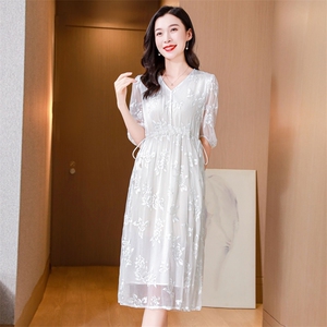 高级感真丝连衣裙气质名媛女神范2025夏新款高端精致刺绣桑蚕丝裙图片
