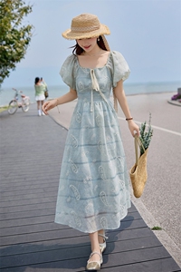 57157 欧货25夏季新款欧货减龄时尚百搭显瘦方领泡泡袖连衣裙女潮图片