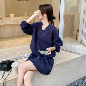 韩版休闲减龄v领卫衣套装女2025春秋新款显瘦高腰百褶短裙两件套图片