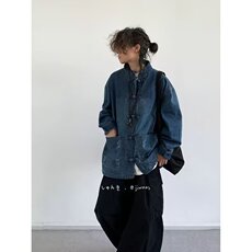 深蓝色