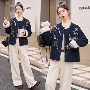 现货主推2025年冬季新款國风羽绒服外套女图片