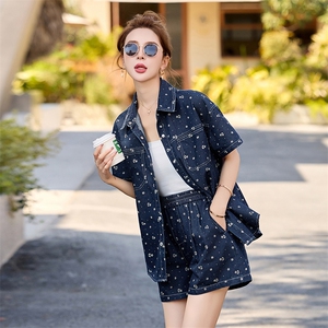 休闲复古印花牛仔套装女2025夏季新款短袖衬衫洋气减龄短裤两件套图片