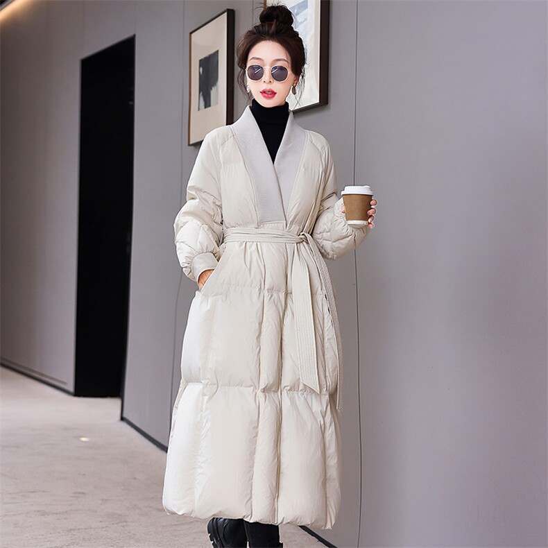 羽绒服女中长款过膝2024年新款冬季宽松V领收腰系腰带显瘦白鸭绒,女装羽绒服,时尚俏佳人