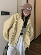 2024年淡黄色工装连帽风衣外套082-3626P155K228，女装短外套，浙宝192（原082）
