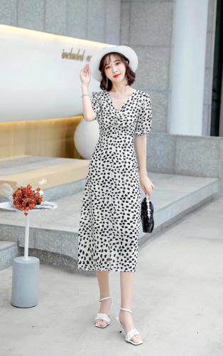 夏季新款韩版雪纺连衣裙，女装连衣裙，时尚靓女孩