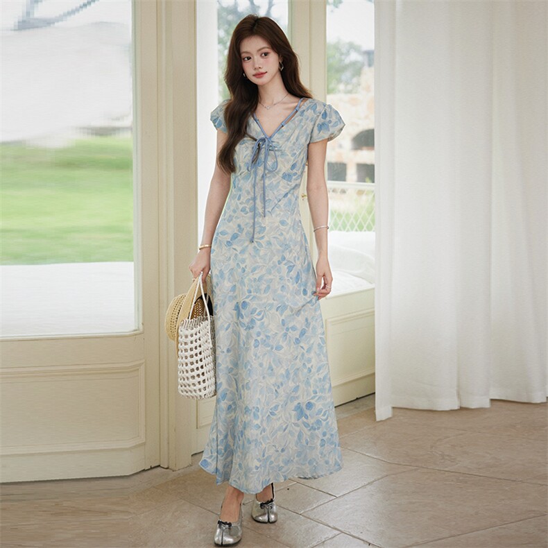 淡蓝色2025年气质碎花系带短袖连衣裙子收腰显瘦优雅气质长裙，女装连衣裙，艾米