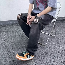 黑色