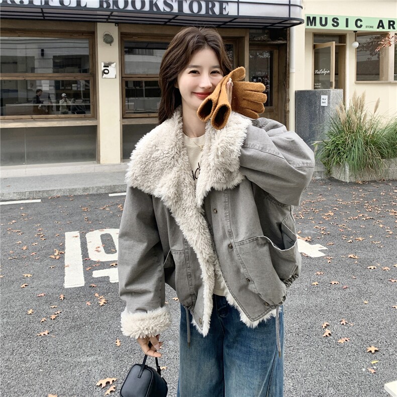 灰色羊羔毛拼接牛仔派克服女2025年冬季新款韩系复古加绒加厚棉服,女装派克服,2C056