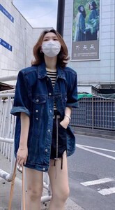 网红款中袖牛仔外套图片