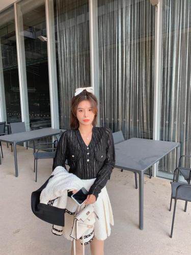 2021春季新品V领上衣，女装，M.W 嫚维