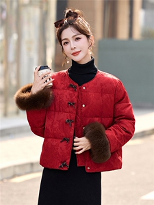 现货。现货。2025年冬季短款真狐狸毛羽绒服图片