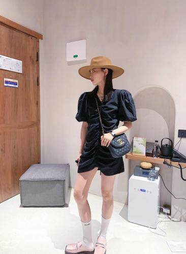 泡泡袖打皱连衣裙，女装连衣裙，last name