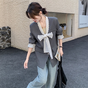 蕾丝拼接灰色休闲西装外套女春秋2025新款高级感减龄显瘦气质西服