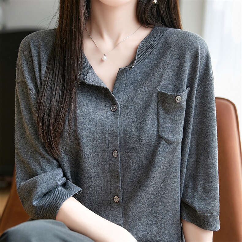 2025夏季舒适简约百搭纯色翻领灰色短袖开衫,女装T恤,盛世绒华