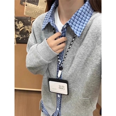浅灰色