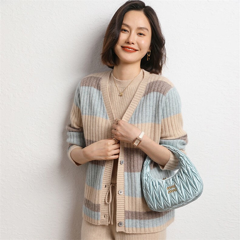 2024年秋冬新款气质百搭休闲慵懒精致V领羊绒衫女，女装羊绒衫，五色羊羊绒