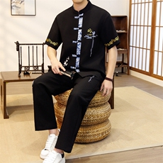 黑色