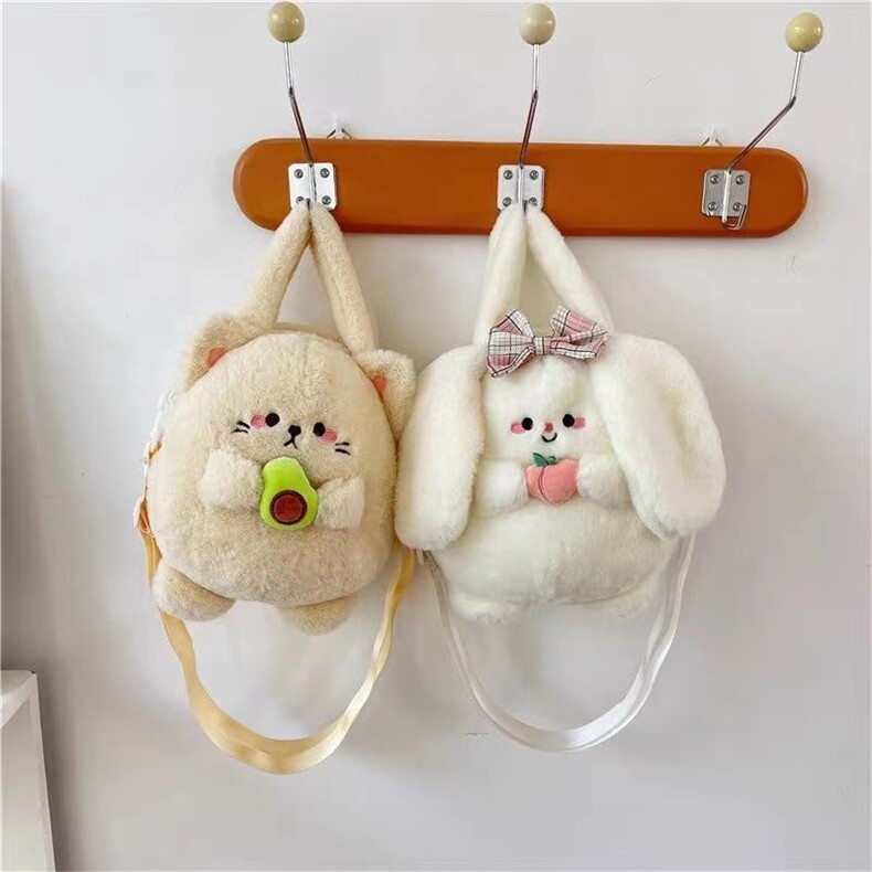 桃小兔斜挎包，峻豪玩具包厂